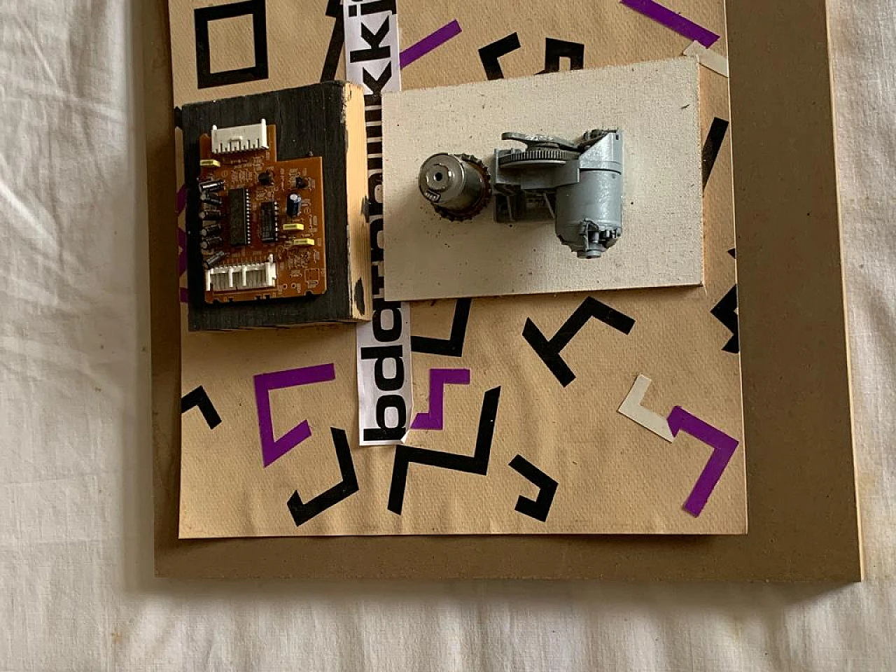 R. Volpini, Collage con parti elettroniche, tecnica mista, anni '60 3