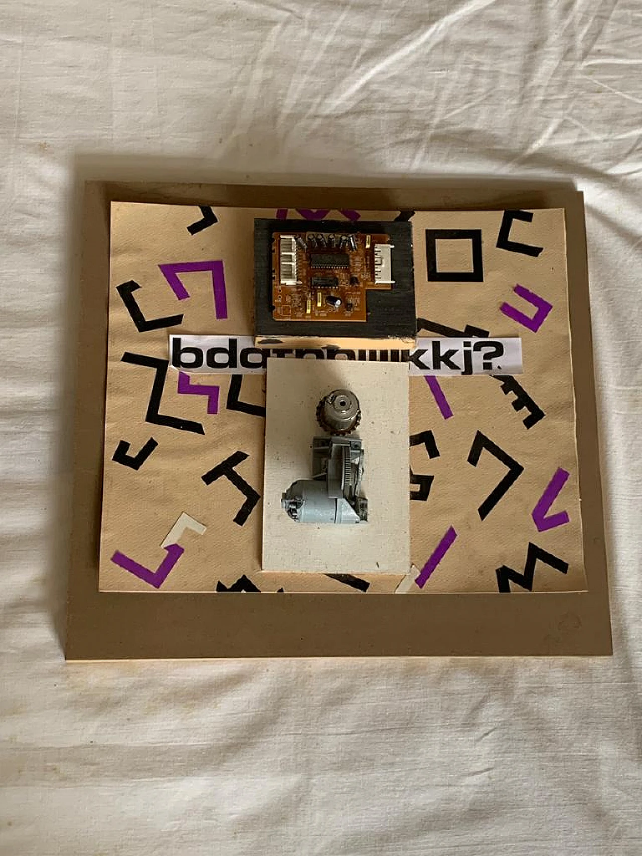 R. Volpini, Collage con parti elettroniche, tecnica mista, anni '60 4