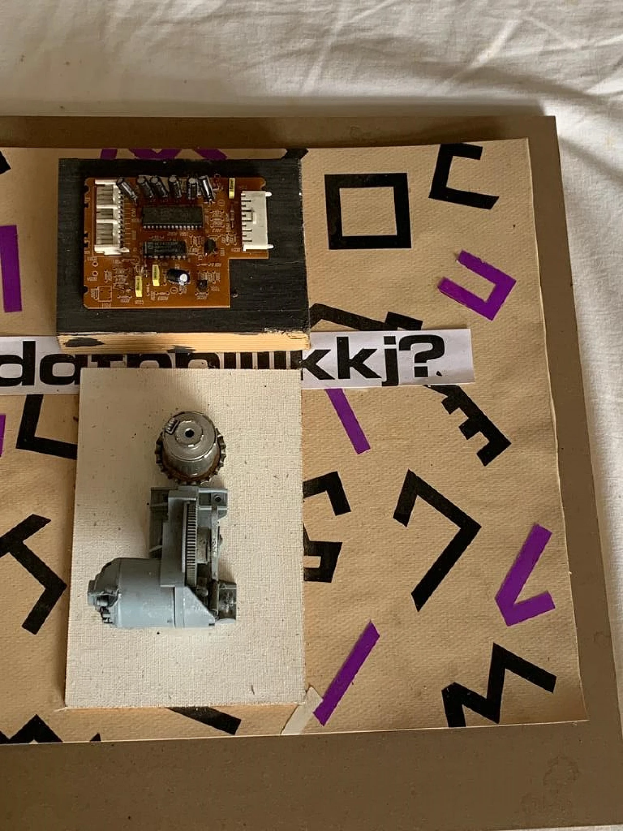 R. Volpini, Collage con parti elettroniche, tecnica mista, anni '60 5