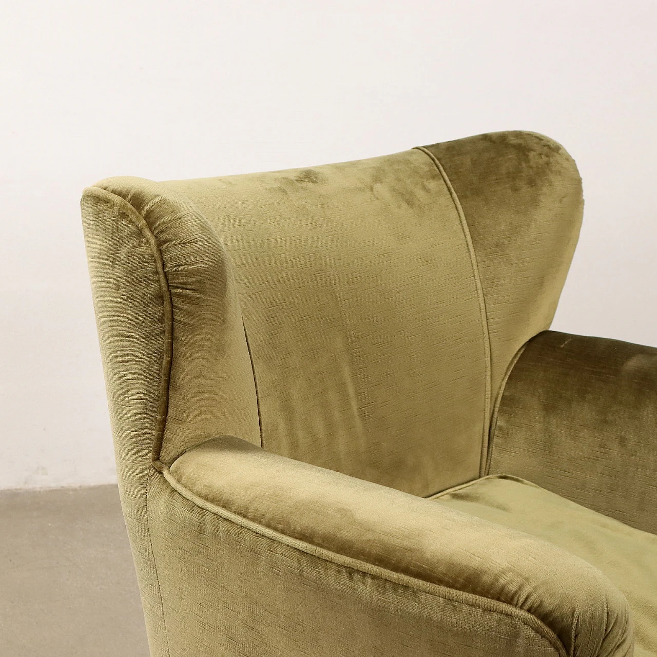 Armchair in green velvet with wooden feet, 1950s 3