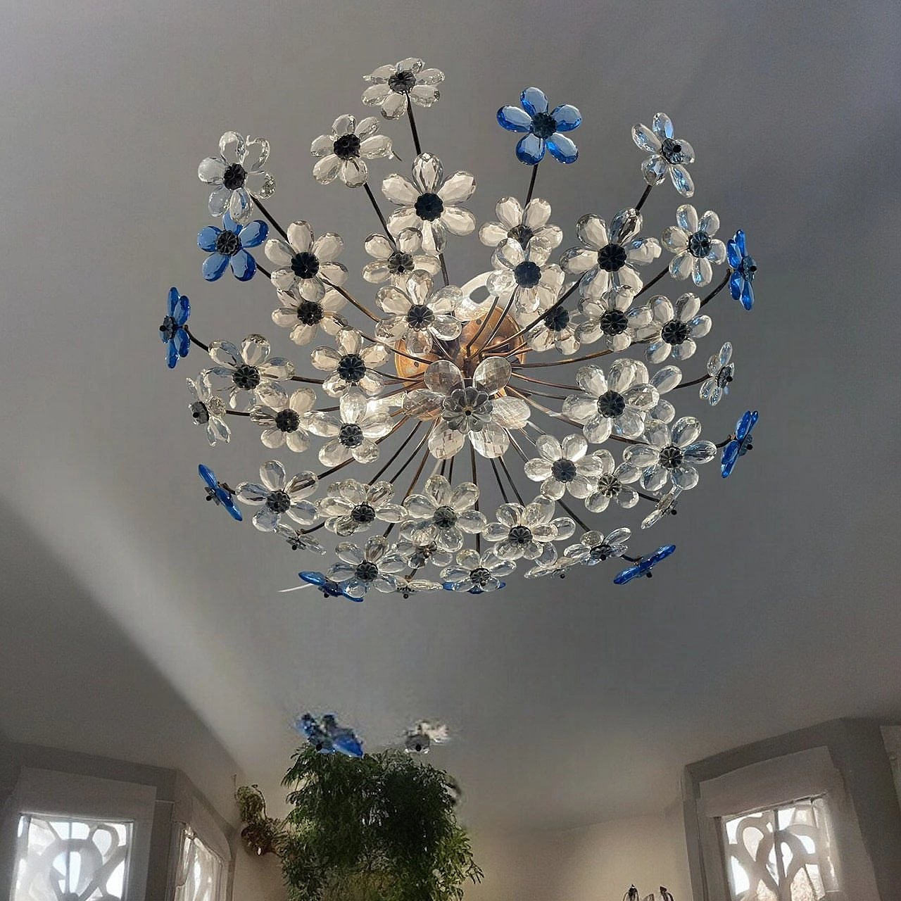 Plafoniera con fiori in vetro di Murano trasparente e blu, anni '60 3