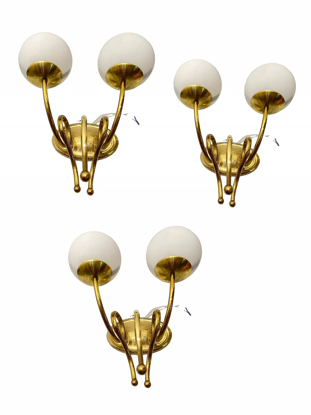 3 Applique a due luci in ottone e vetro bianco, anni '60 3