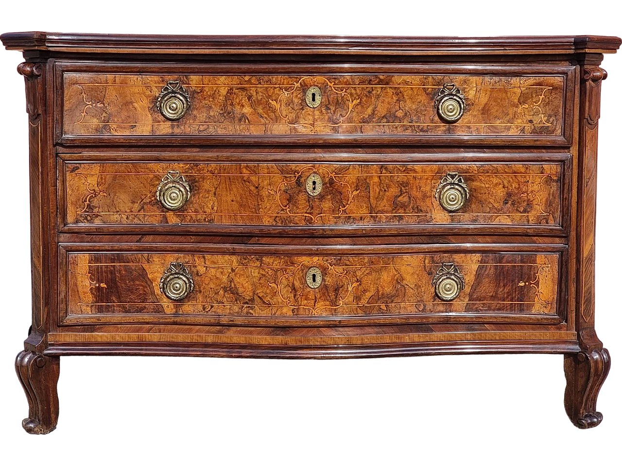 Briarwood commode with 3 drawers & shaped front & sides, 18th century 16