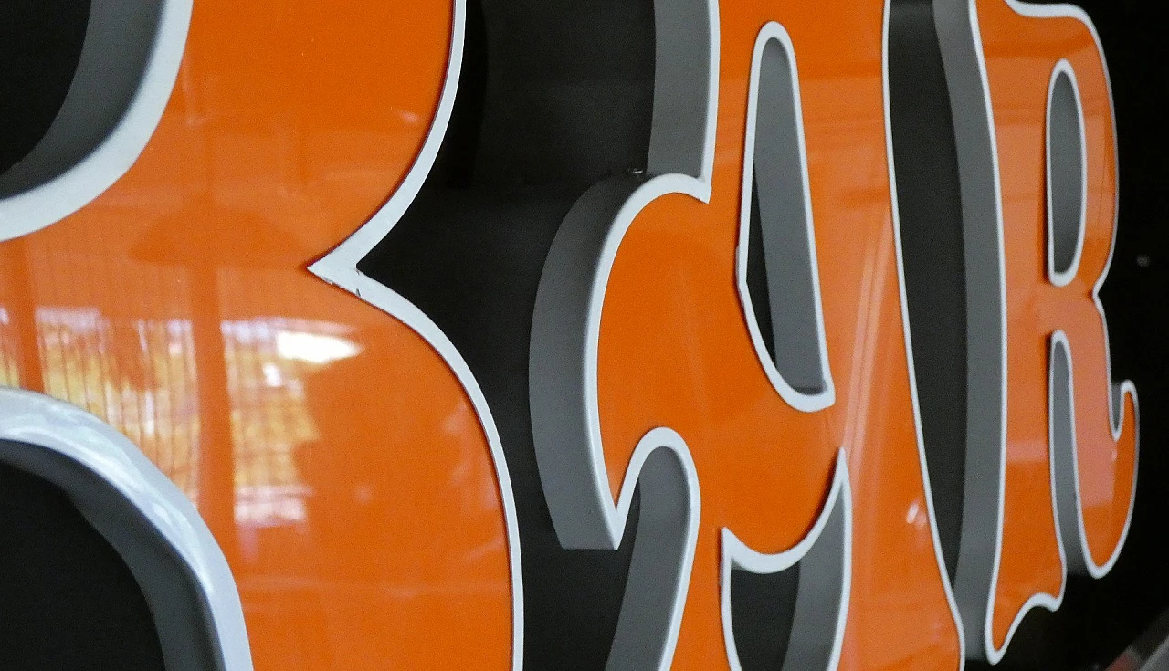 Insegna luminosa in alluminio e vetro acrilico, anni '60 5