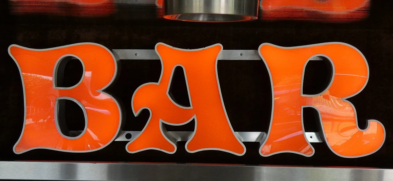 Insegna luminosa in alluminio e vetro acrilico, anni '60 6