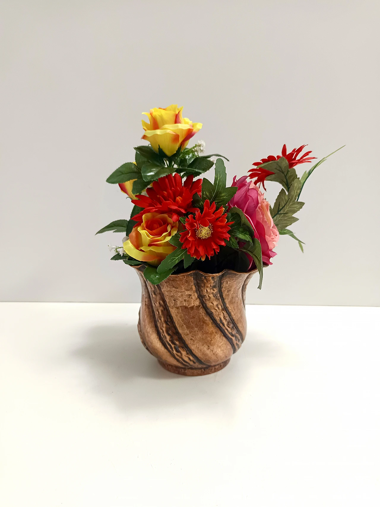 Copper cachepot attributed to Egidio Casagrande, 1950s 3