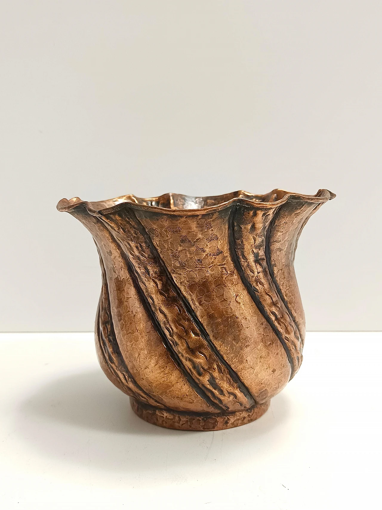Copper cachepot attributed to Egidio Casagrande, 1950s 5