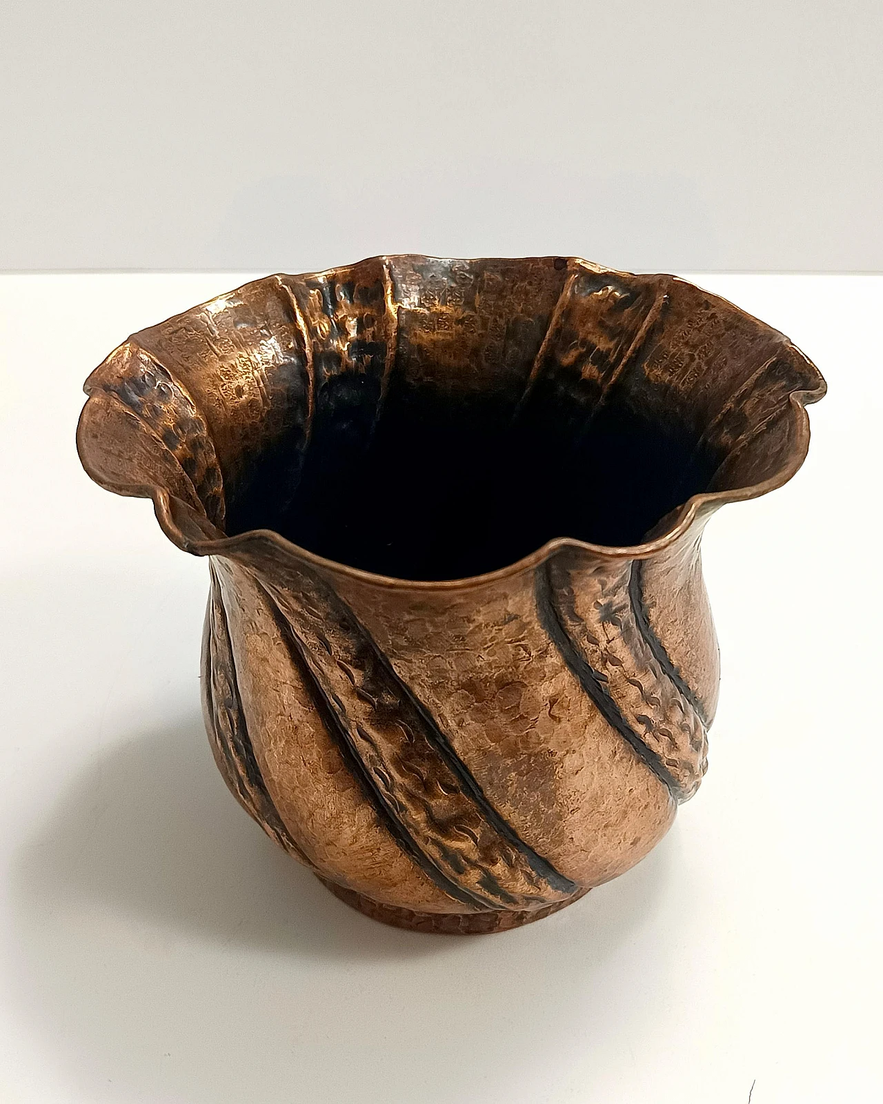 Copper cachepot attributed to Egidio Casagrande, 1950s 6