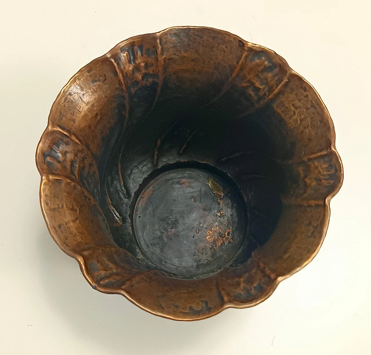 Copper cachepot attributed to Egidio Casagrande, 1950s 7