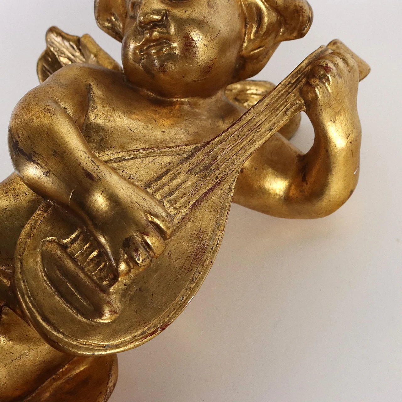 Musician cherub in carved and gilded wood 4