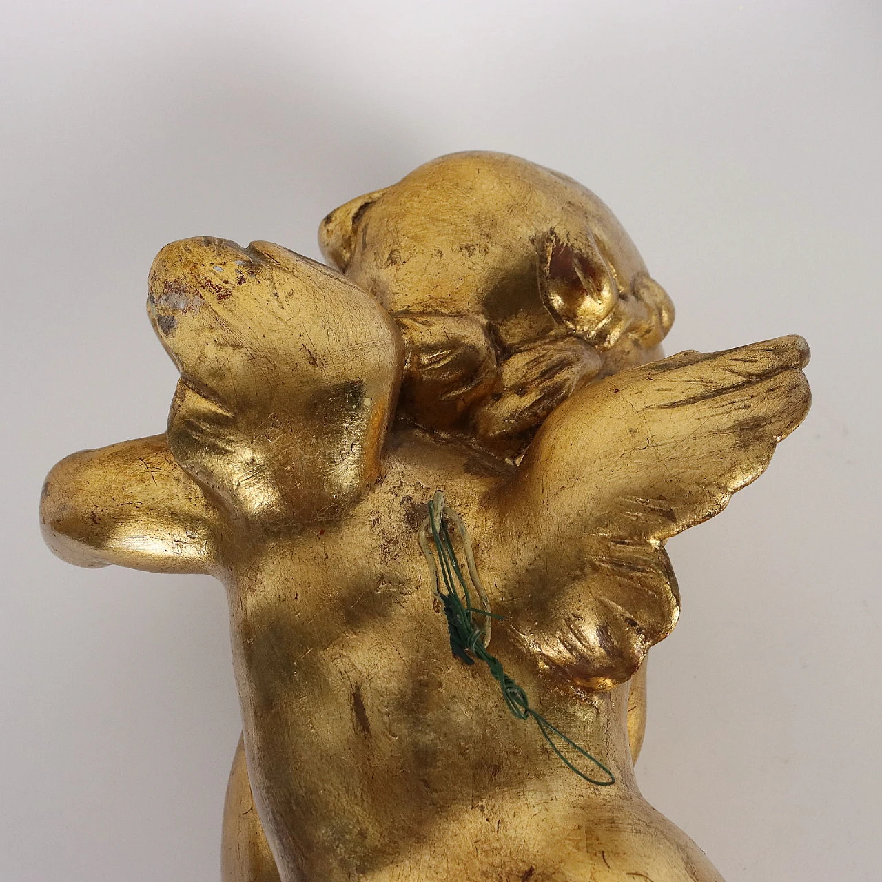 Musician cherub in carved and gilded wood 7