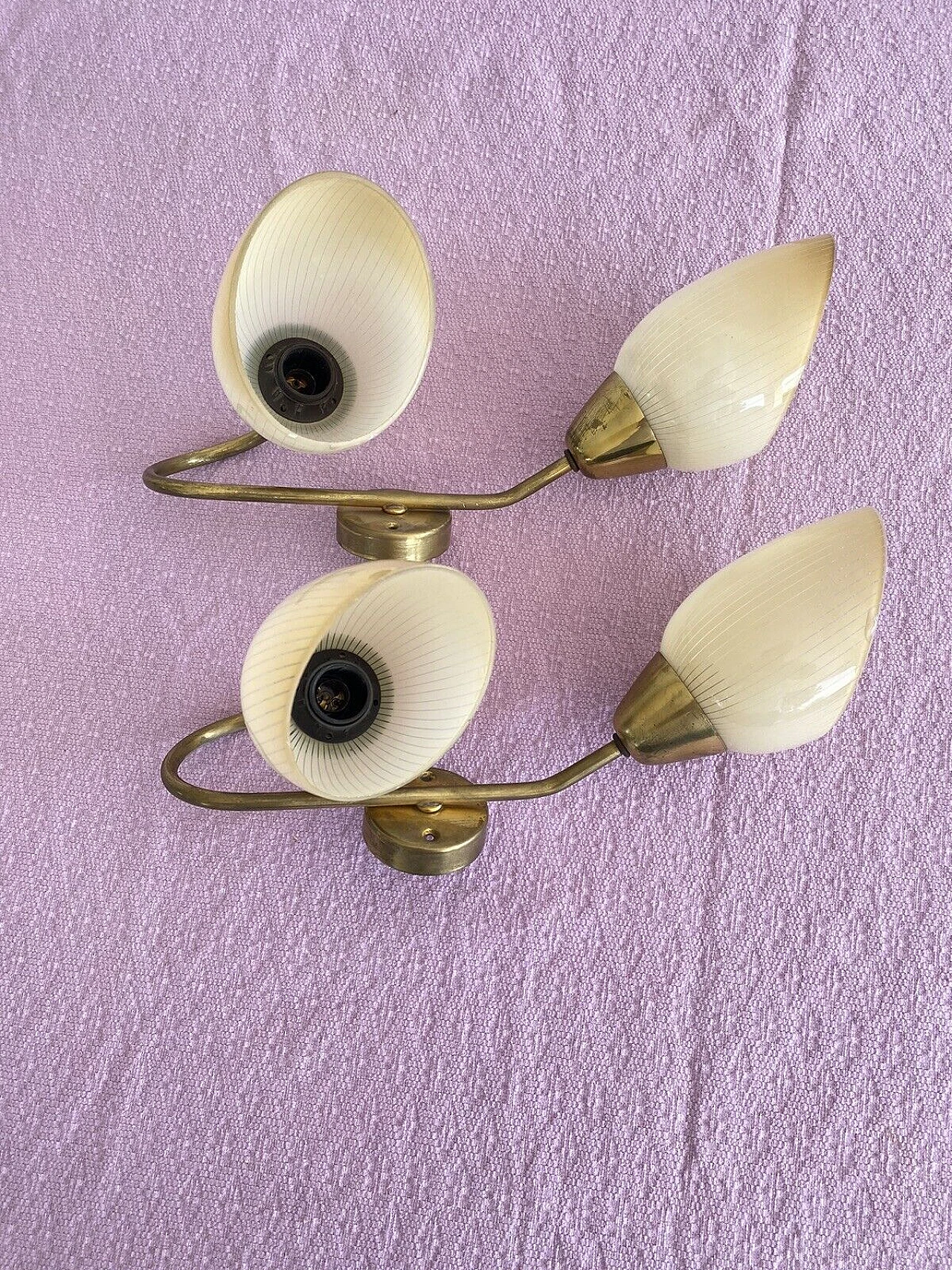 Coppia di applique a due luci in ottone e vetro di Murano, anni '70 3