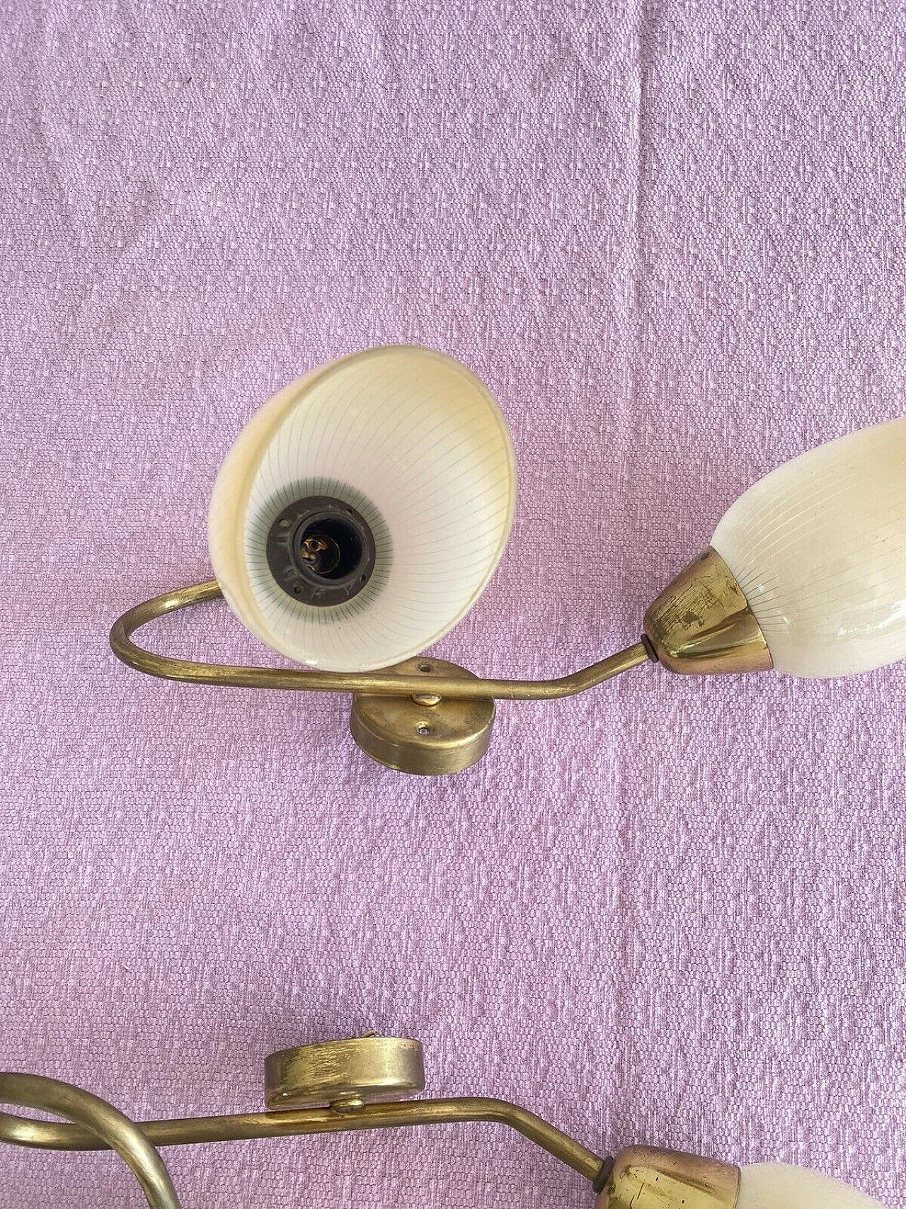 Coppia di applique a due luci in ottone e vetro di Murano, anni '70 6