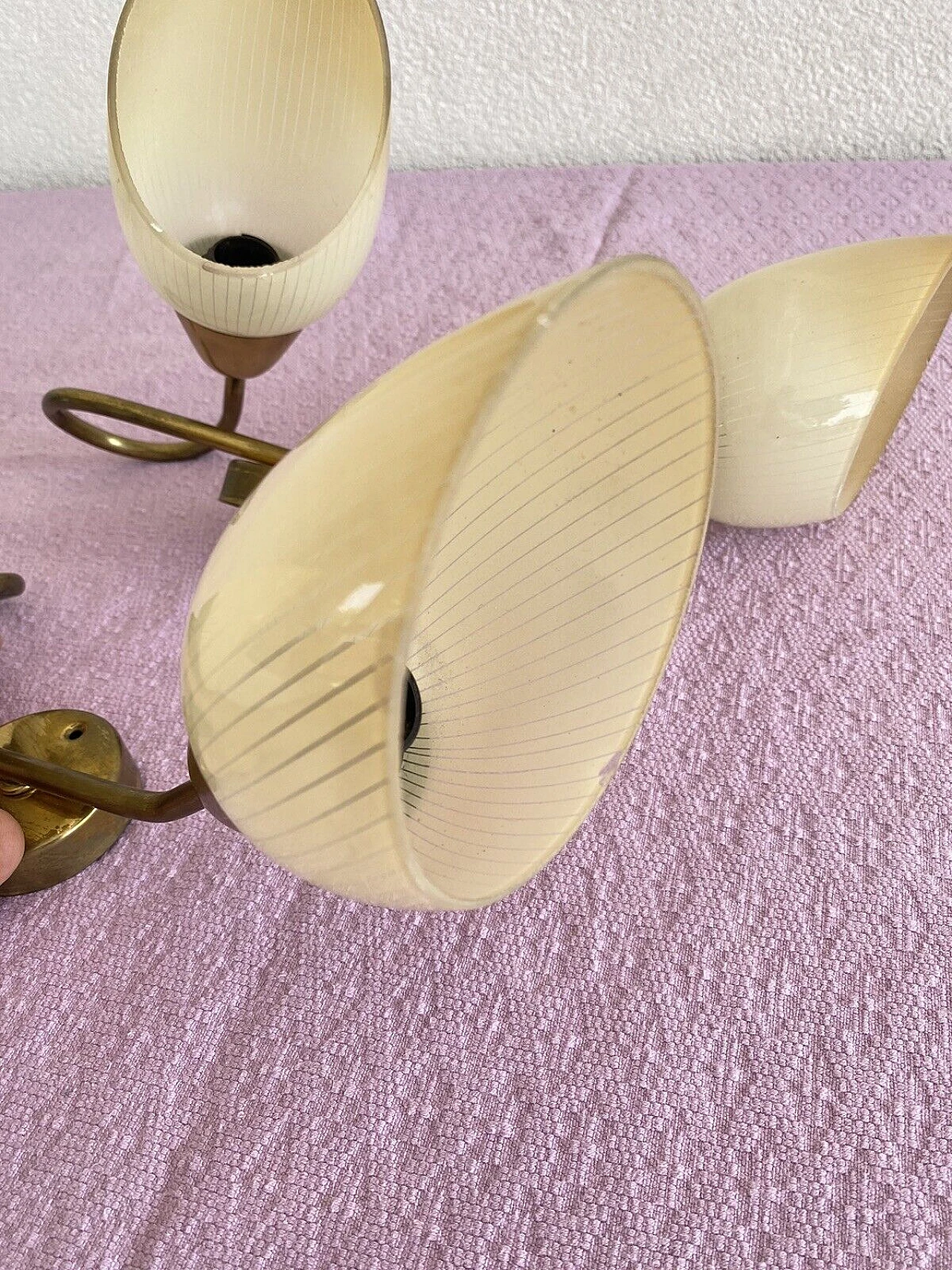 Coppia di applique a due luci in ottone e vetro di Murano, anni '70 10