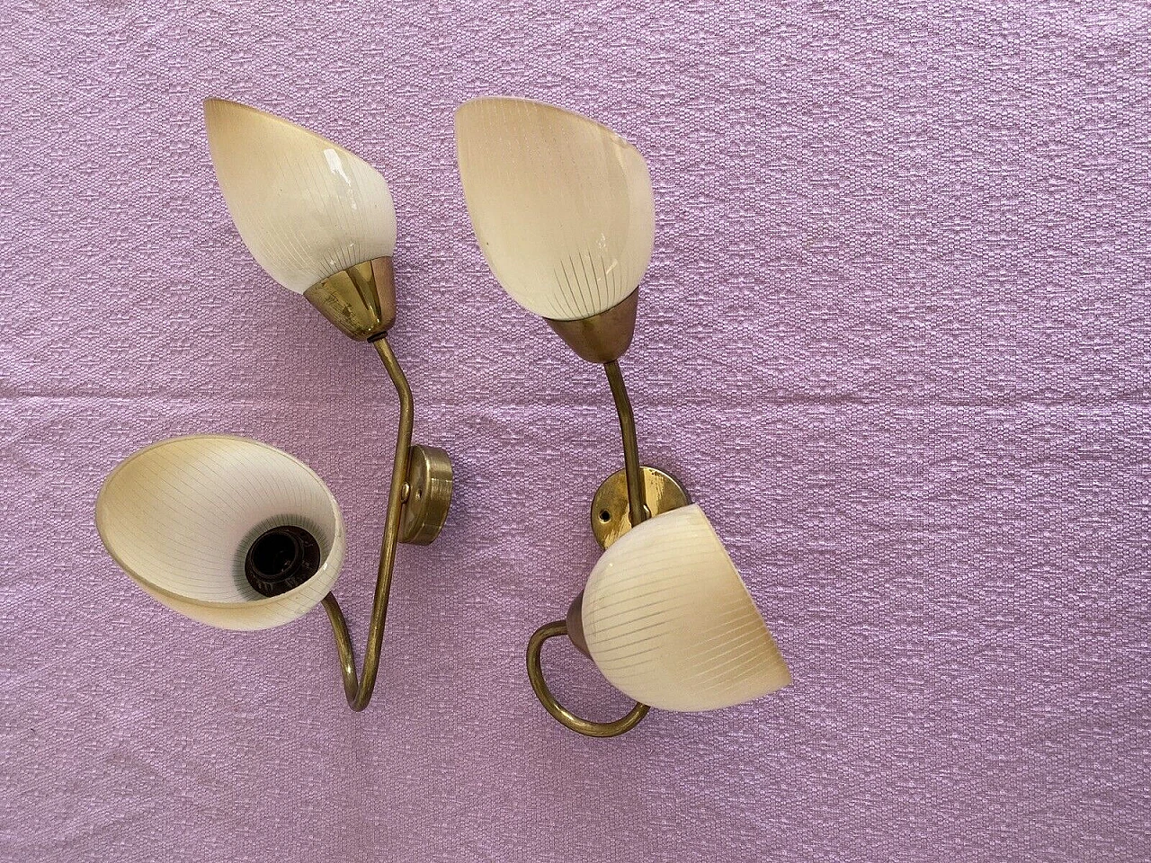 Coppia di applique a due luci in ottone e vetro di Murano, anni '70 11