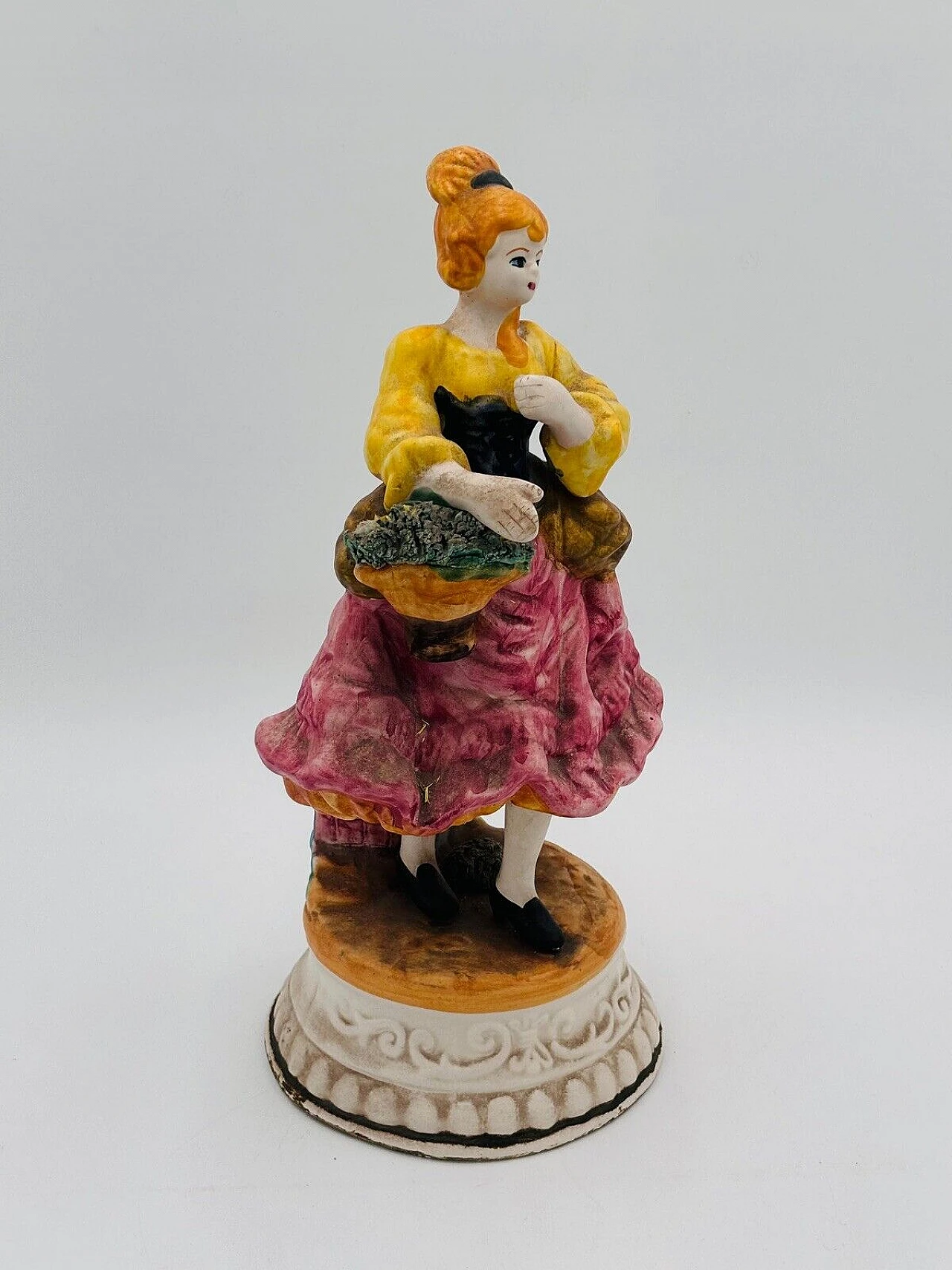 Donna, scultura in porcellana Biscuit di Capodimonte, anni '60 3