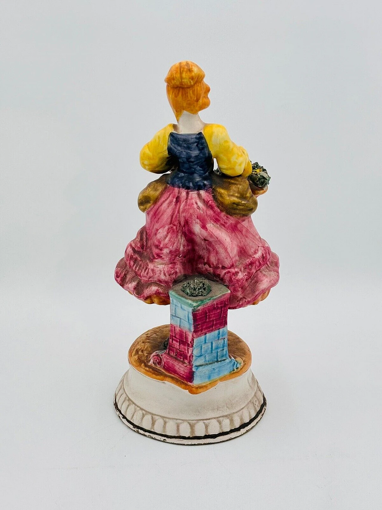 Donna, scultura in porcellana Biscuit di Capodimonte, anni '60 4