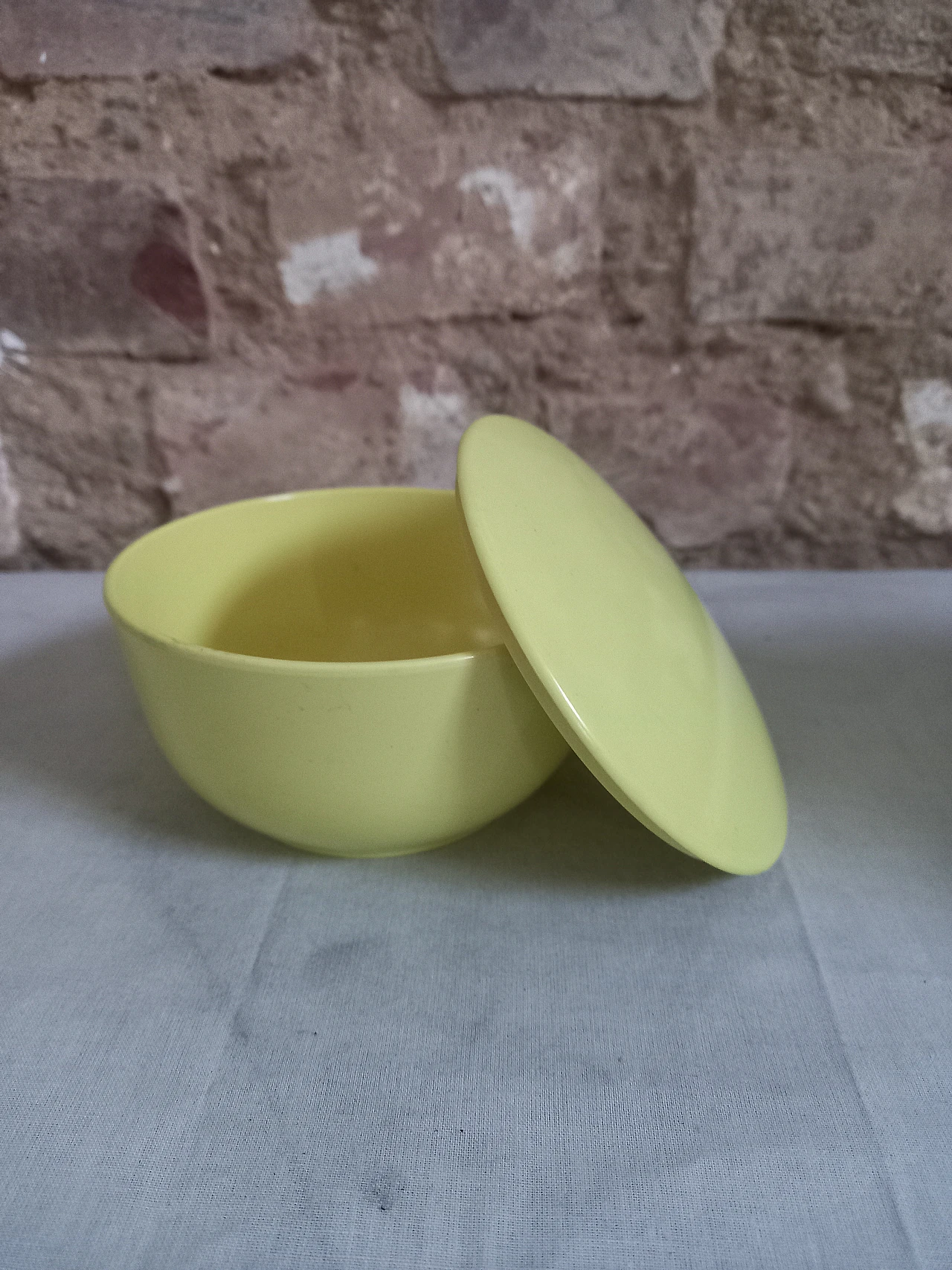 Plastic travel breakfast service, 1970s 4