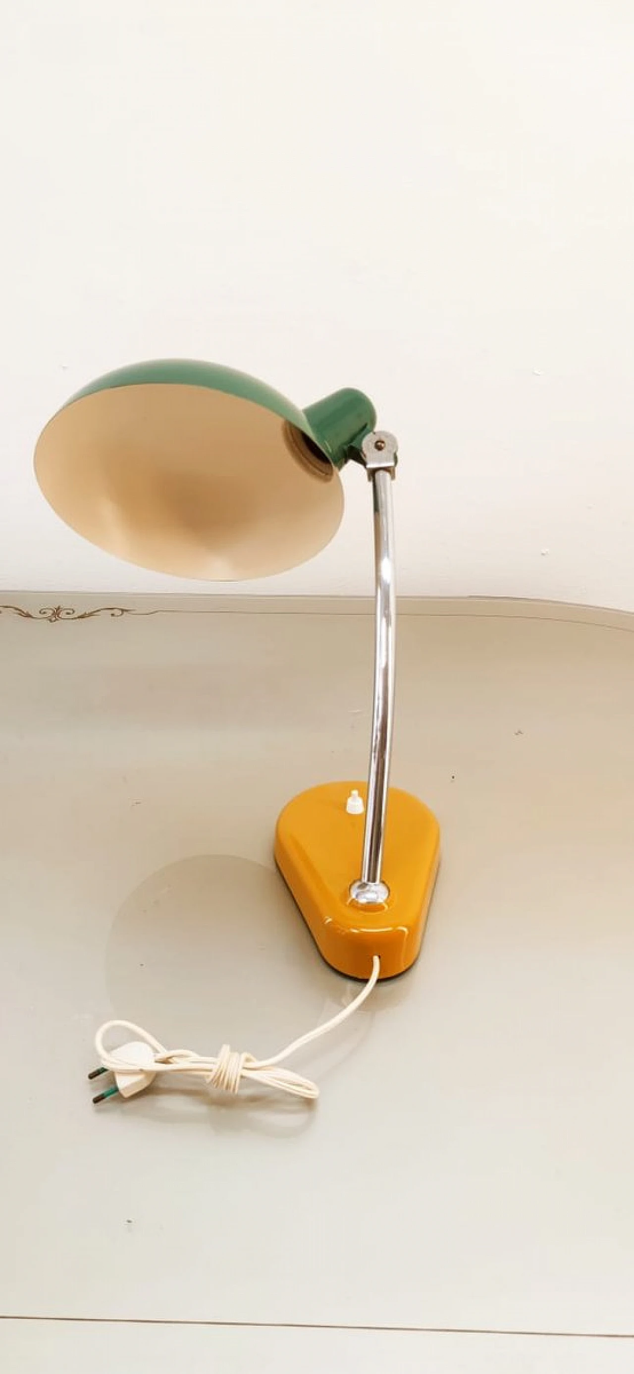 Lampada da scrivania in metallo giallo e verde laccato, anni '60 4