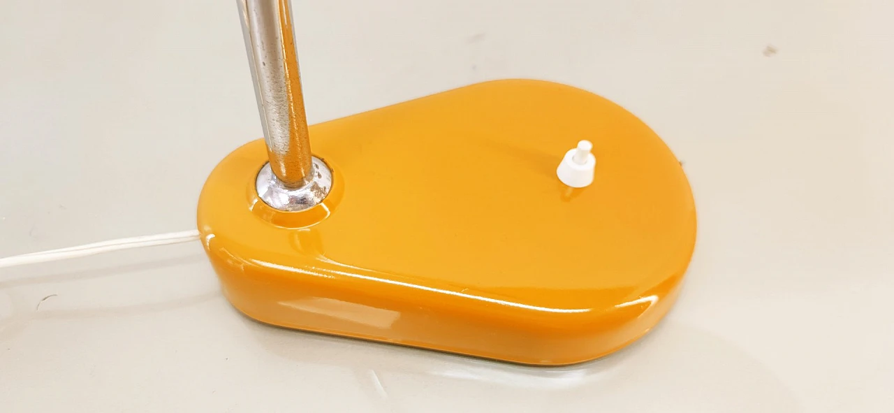 Lampada da scrivania in metallo giallo e verde laccato, anni '60 7