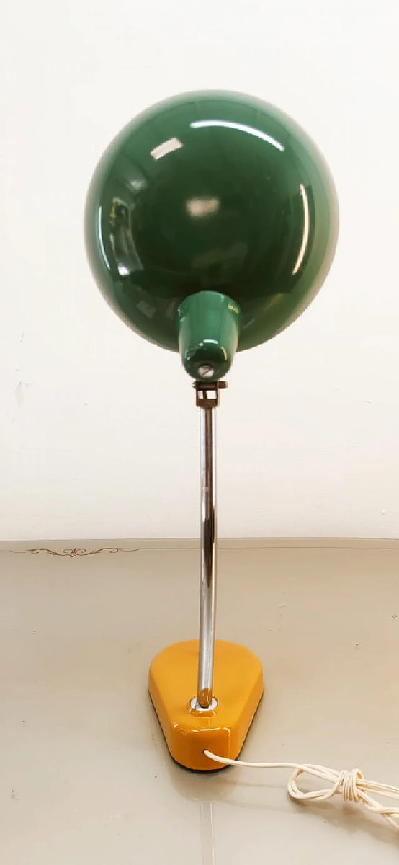 Lampada da scrivania in metallo giallo e verde laccato, anni '60 10