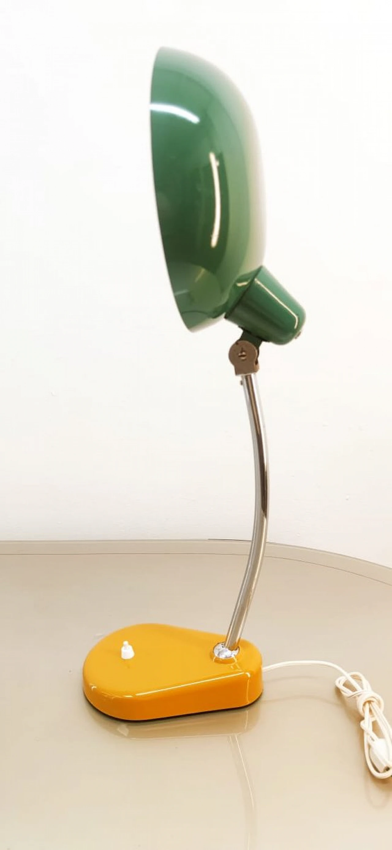 Lampada da scrivania in metallo giallo e verde laccato, anni '60 11