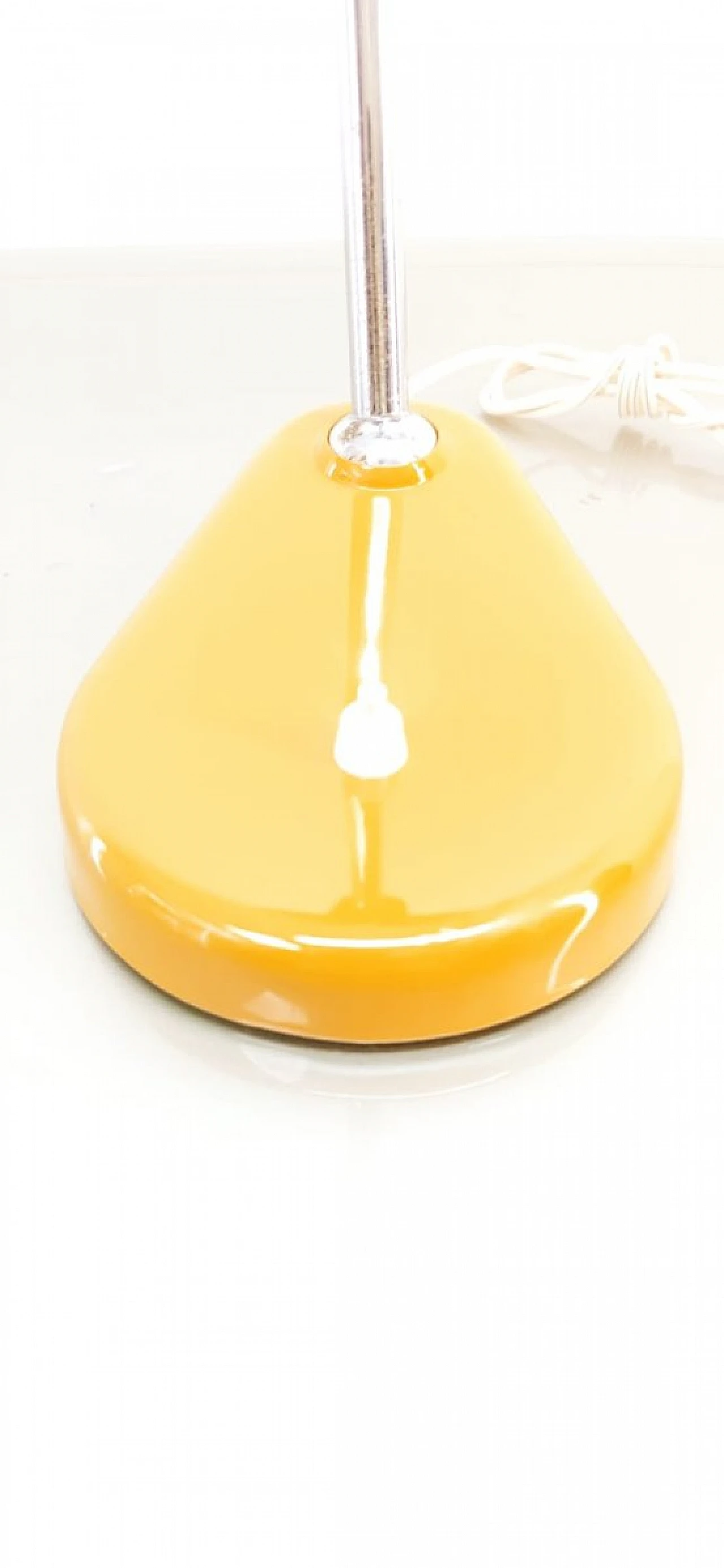 Lampada da scrivania in metallo giallo e verde laccato, anni '60 15