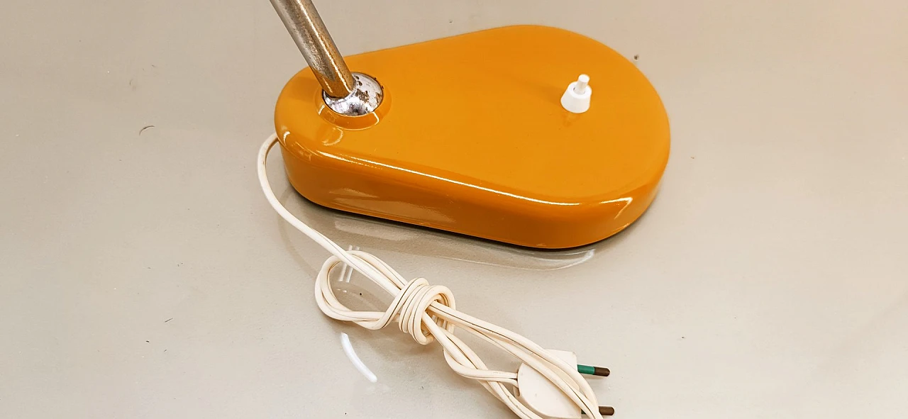Lampada da scrivania in metallo giallo e verde laccato, anni '60 20