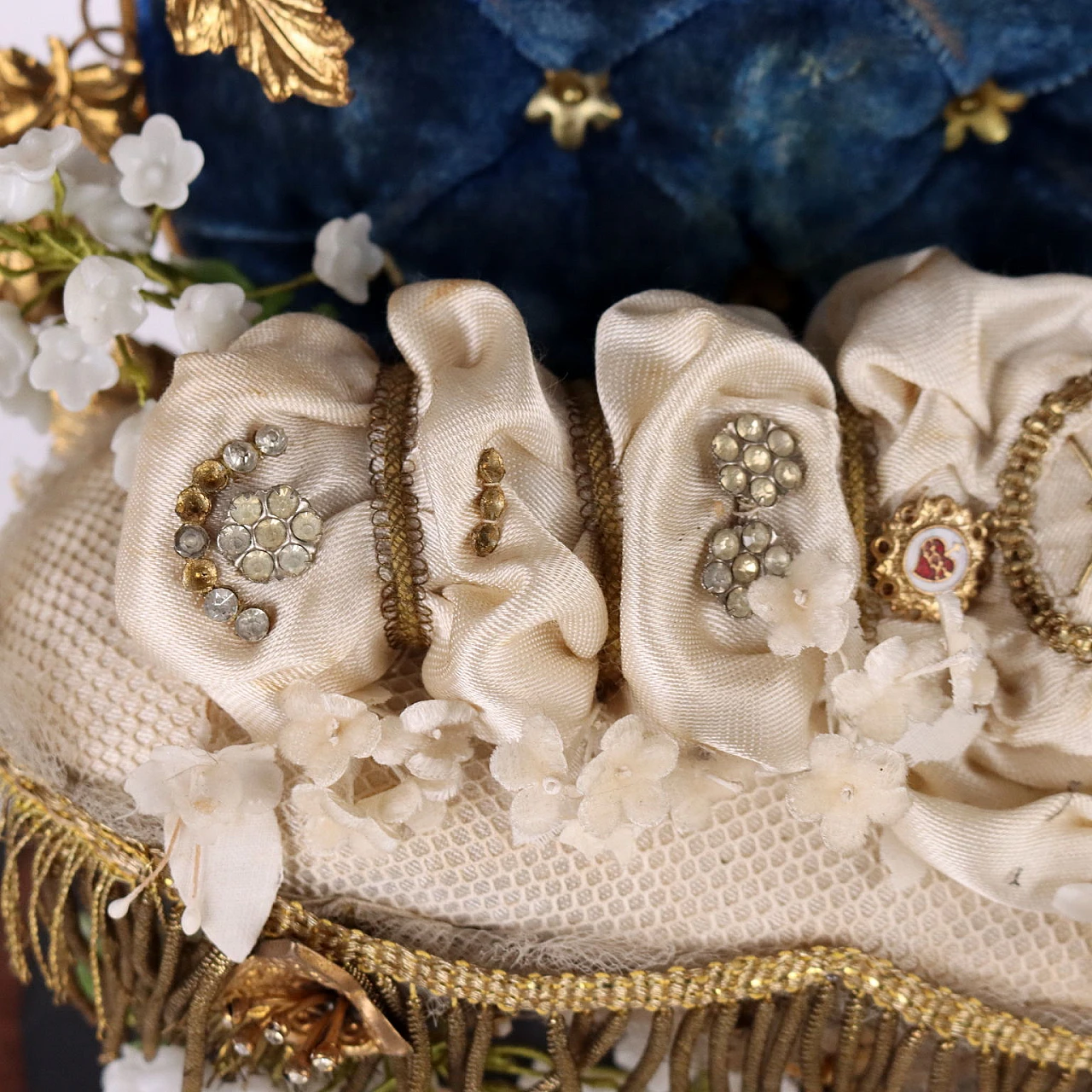 Maria Bambina in cera, tessuto, metallo con teca, inizio '900 4