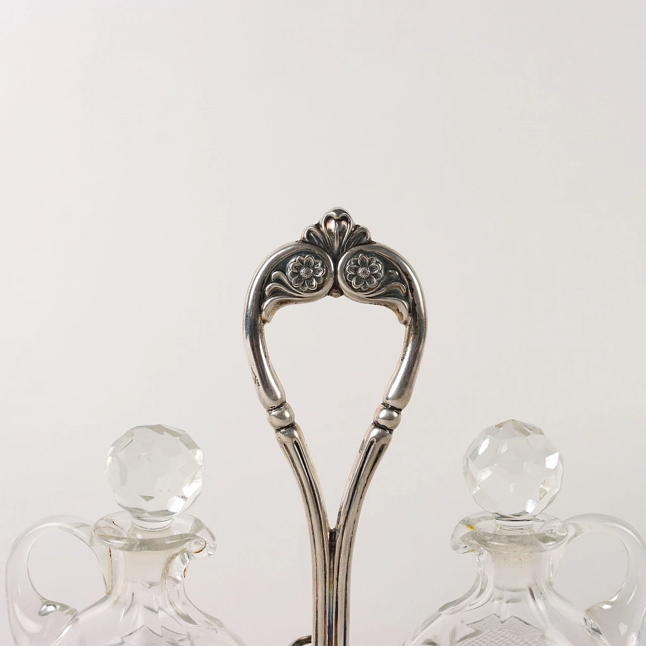 Silver oil cruet with decorations and ferine feet by Calegaro 3