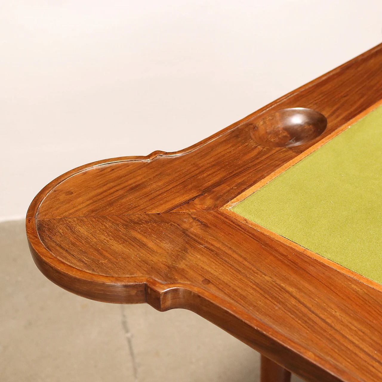 Tavolino da gioco Barocchetto lastronato noce e noce rigatino, terzo quarto '700 4