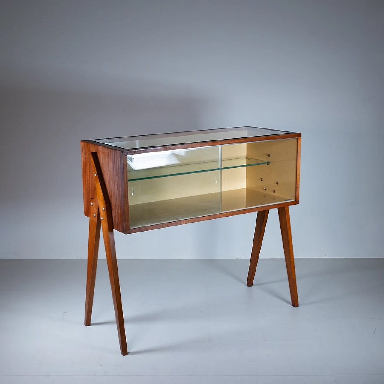 Credenza con vetrina in legno e vetro di R. Scaltritti, anni '50 1
