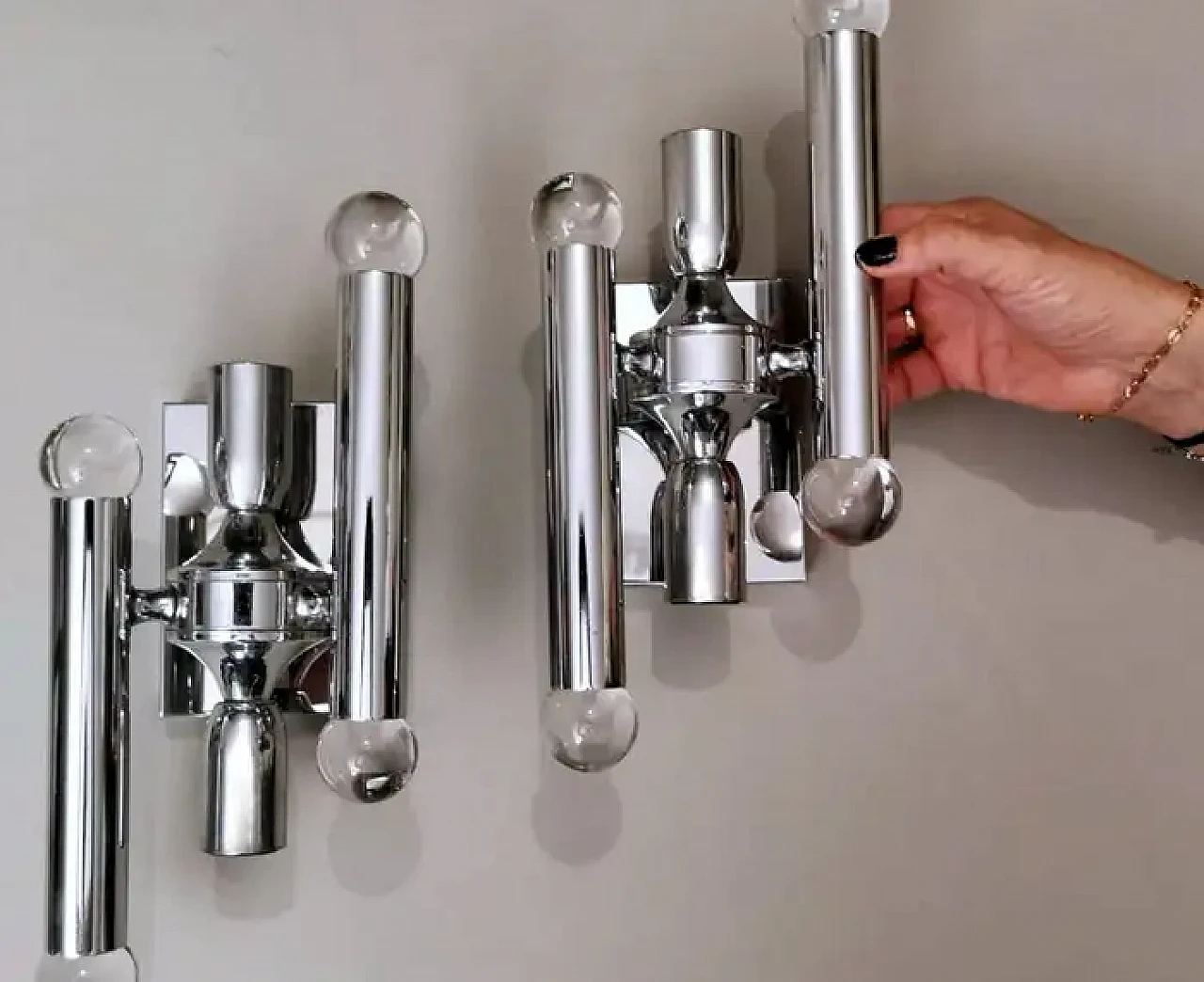 Coppia di applique in ottone cromato di Gaetano Sciolari, anni '60 13