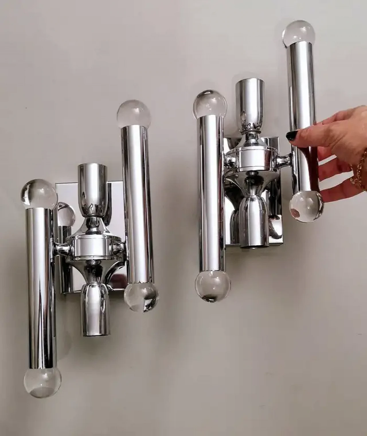 Coppia di applique in ottone cromato di Gaetano Sciolari, anni '60 15