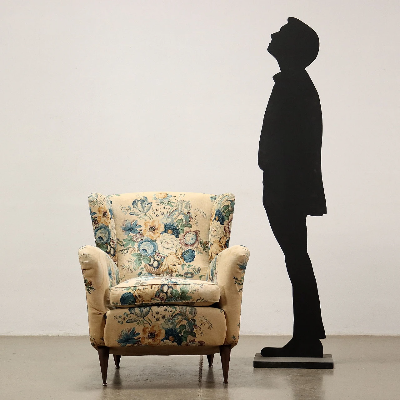 Poltrona Bergère in tessuto a fiori con gambe in legno tinto, anni '50 2