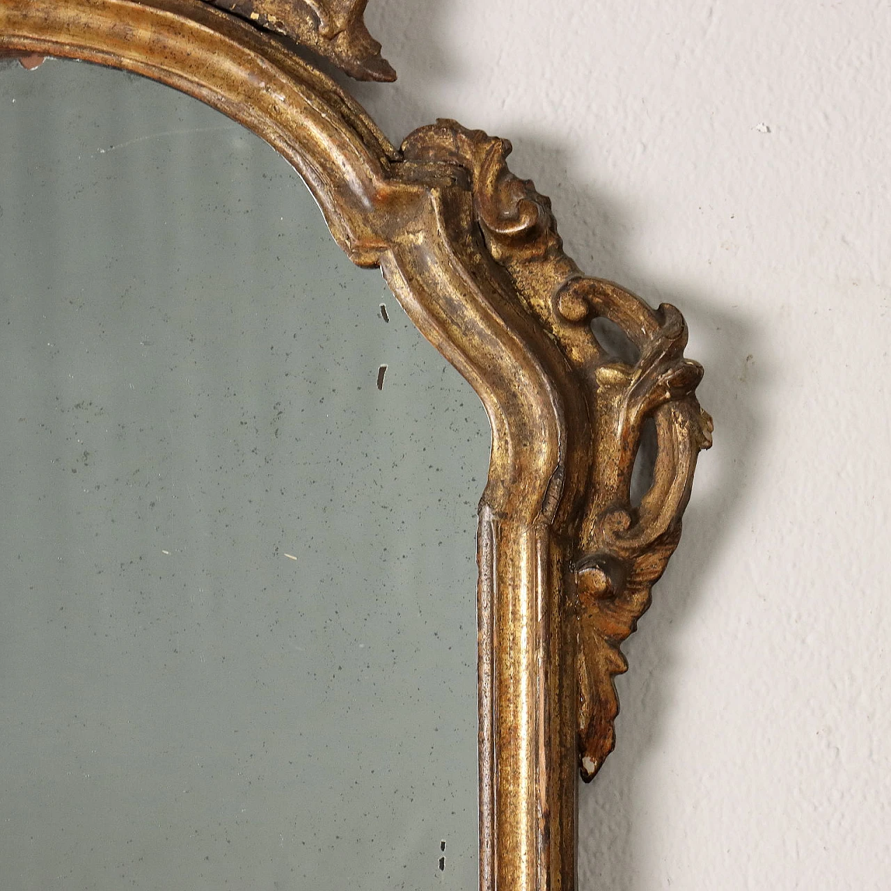 Specchio Rococò in legno dorato e intagliato, metà '700 5