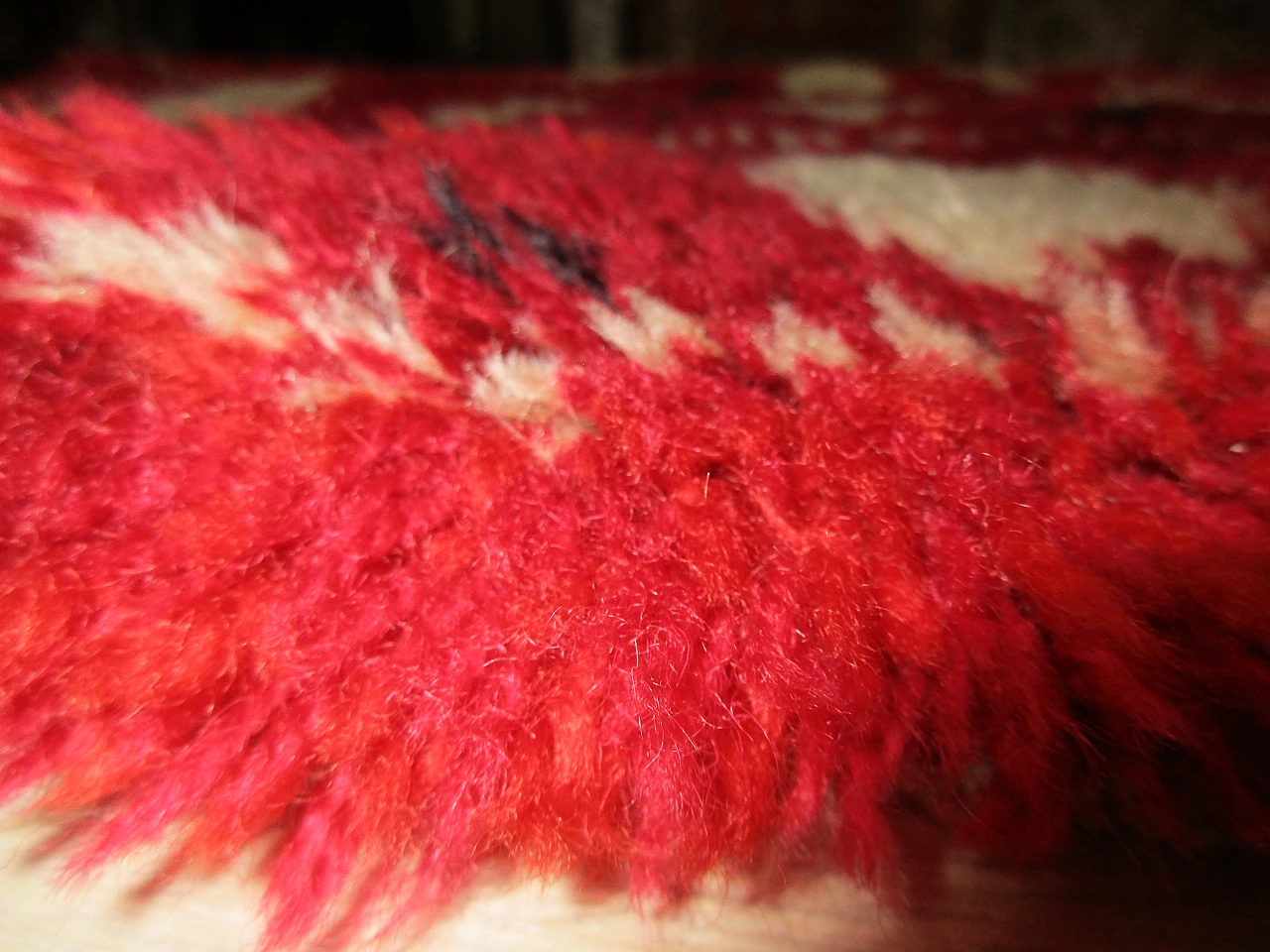 Tappeto svedese rosso e bianco in lana, anni '60 9