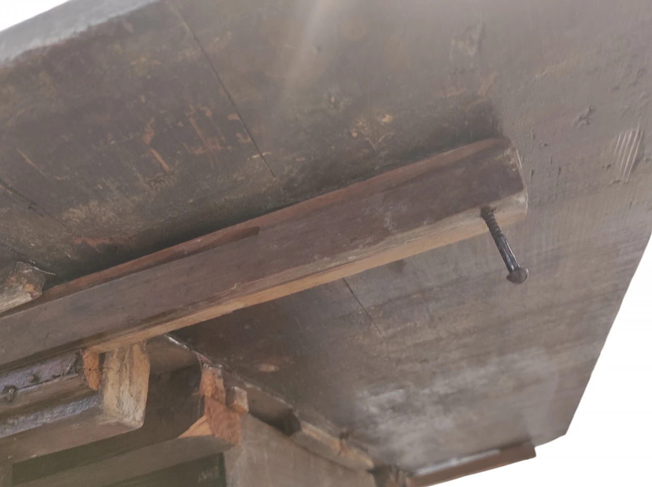 Tavolo in legno di noce allungabile con cassetti, '800 9