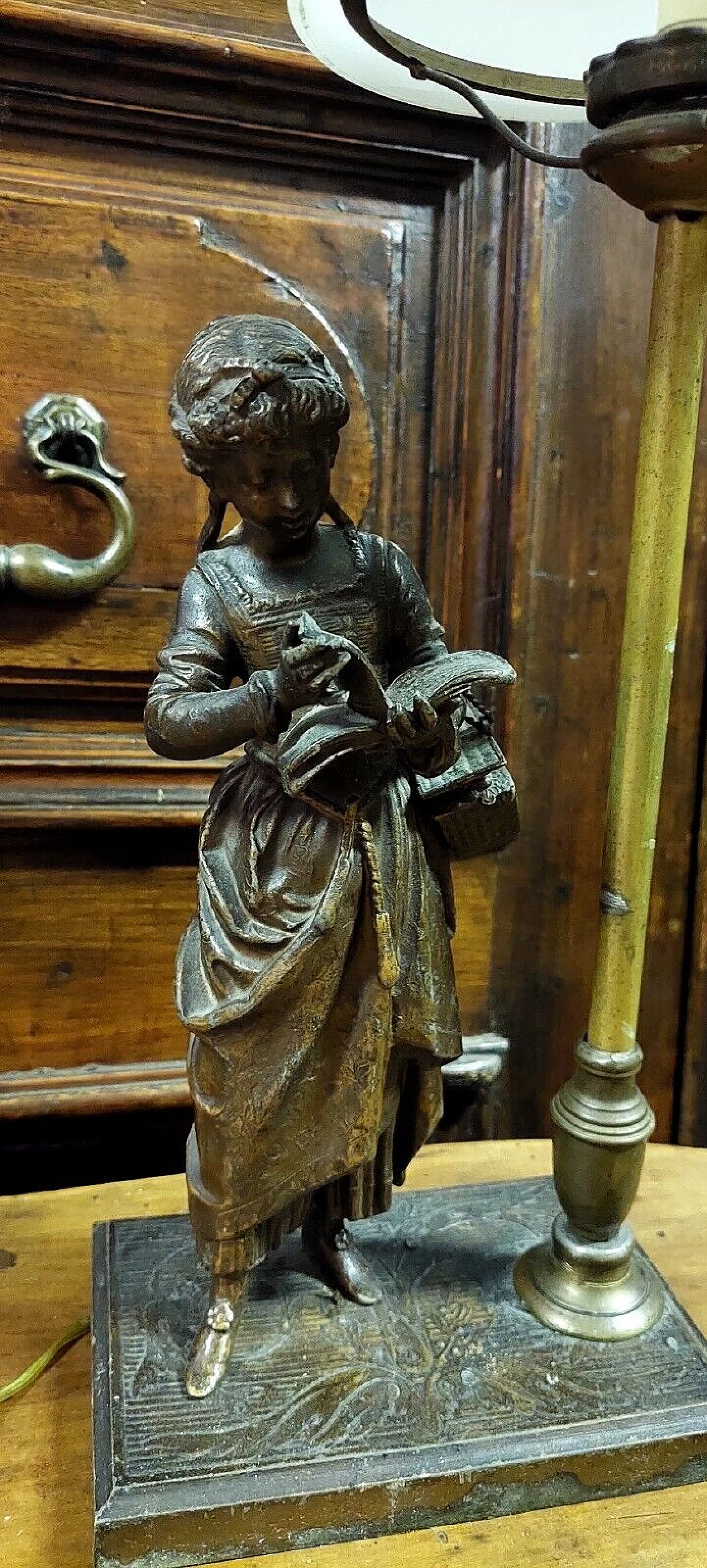 Lampada da tavolo Liberty con dama in antimonio, inizio '900 3