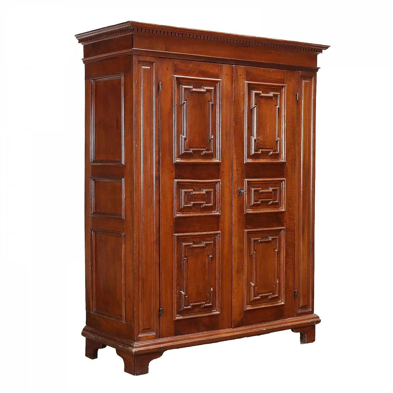 Lombard Baroque wardrobe in walnut, early 18th century 1