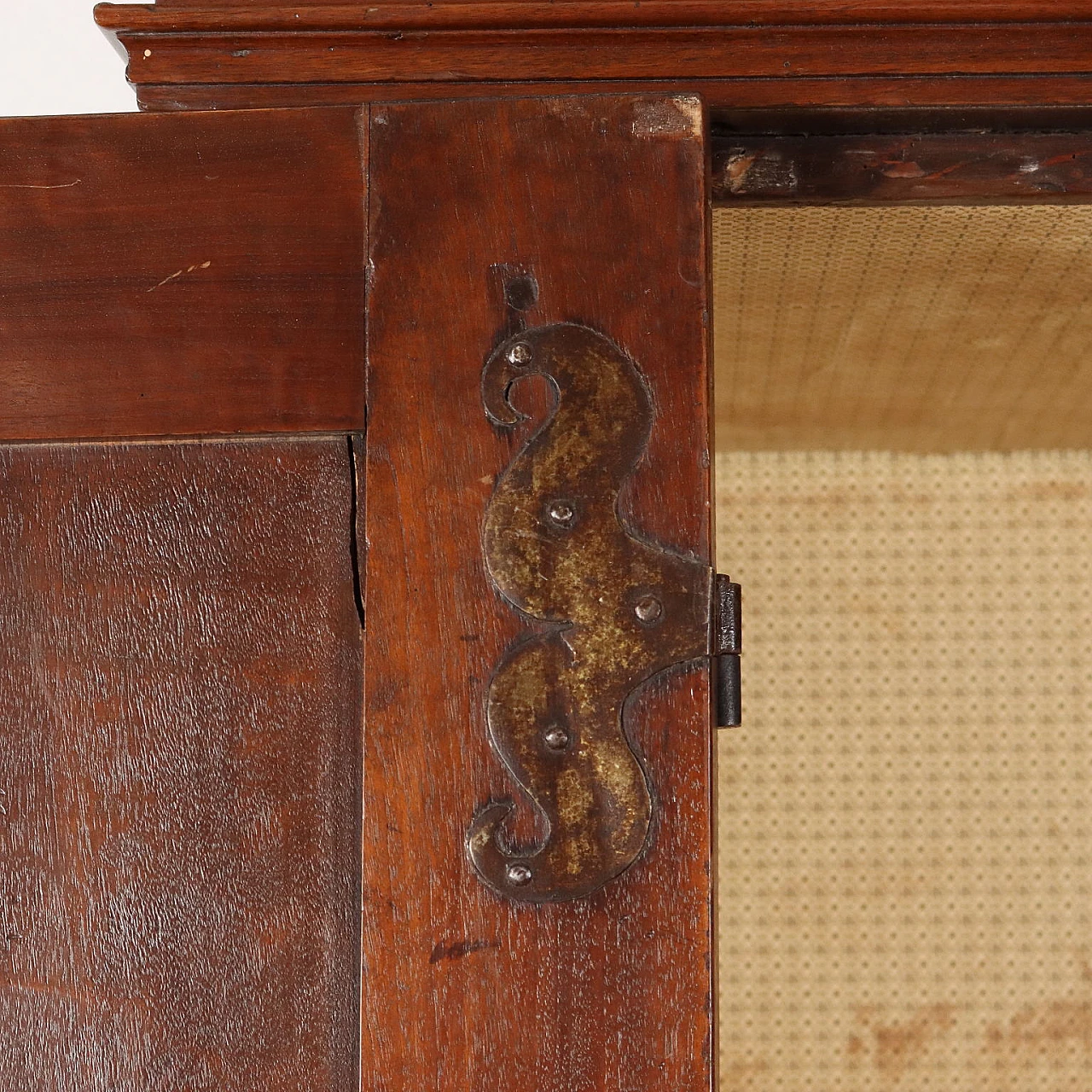 Lombard Baroque wardrobe in walnut, early 18th century 8