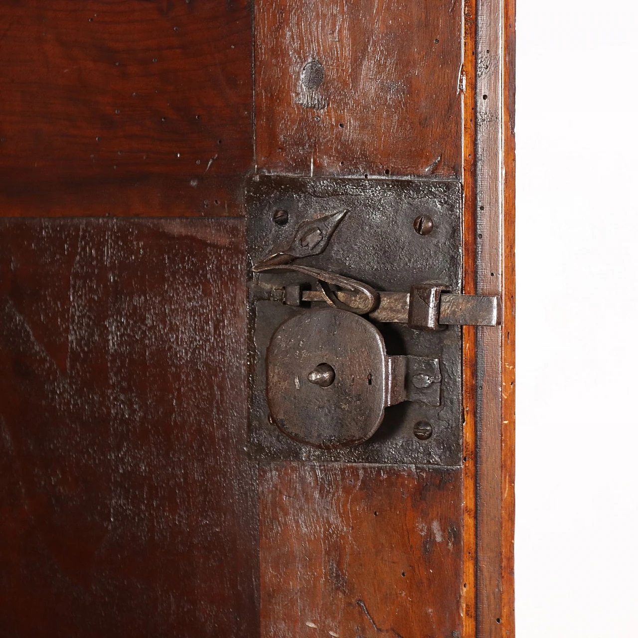 Lombard Baroque wardrobe in walnut, early 18th century 10