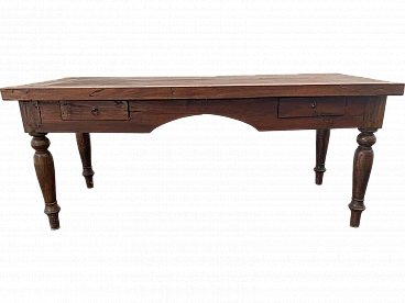 Scrivania in teak con profilo intagliato e due cassetti laterali, '800