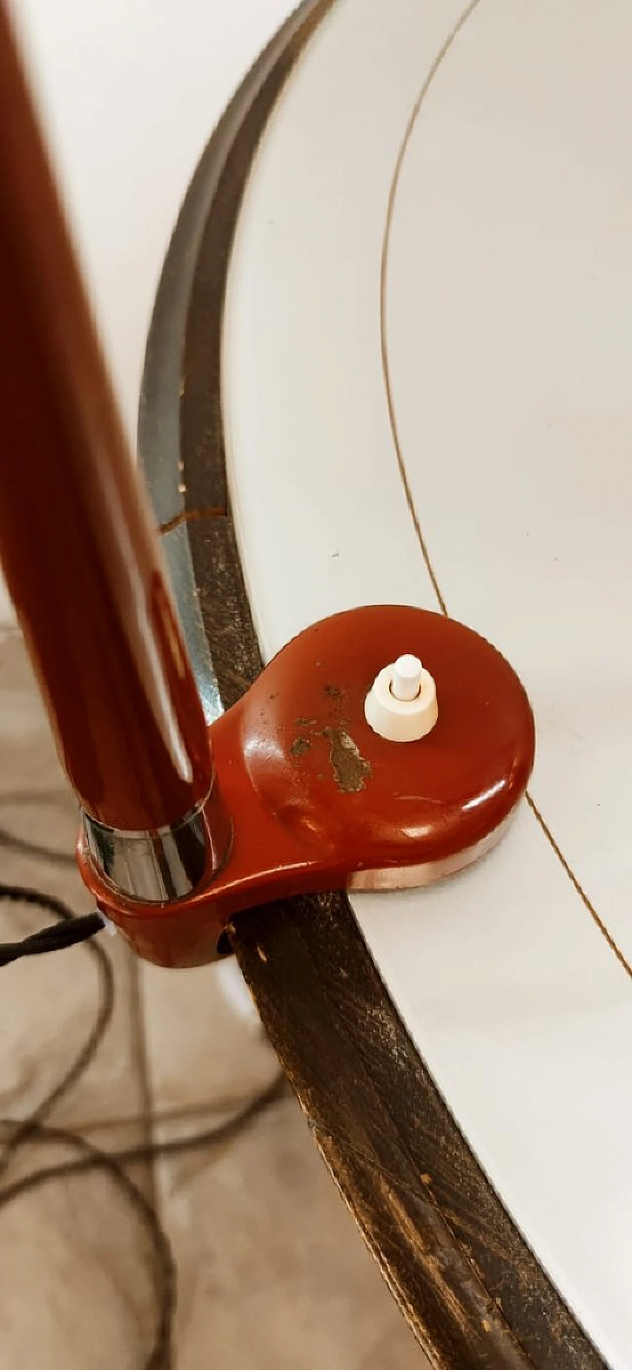 Lampada da tavolo con morsetto e accensione alla base, anni '50 2