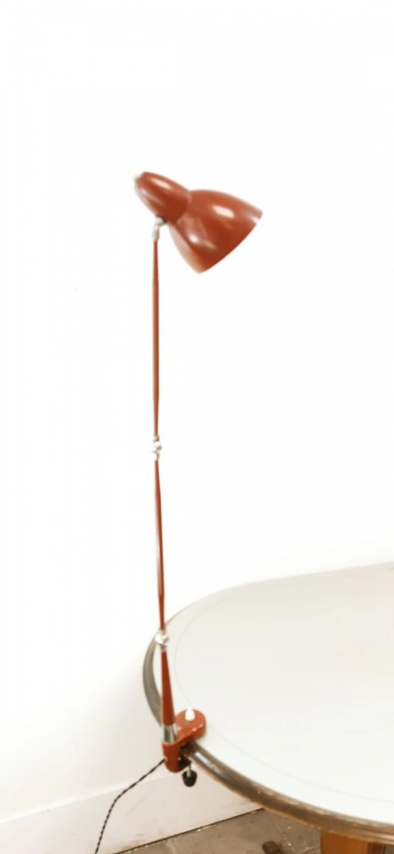 Lampada da tavolo con morsetto e accensione alla base, anni '50 5