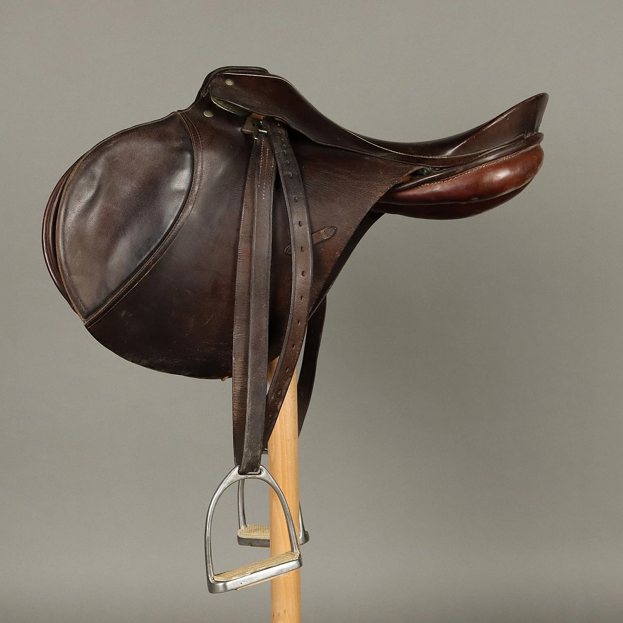 Riding saddle in leather by G. Passier & Sohn Hannover 3
