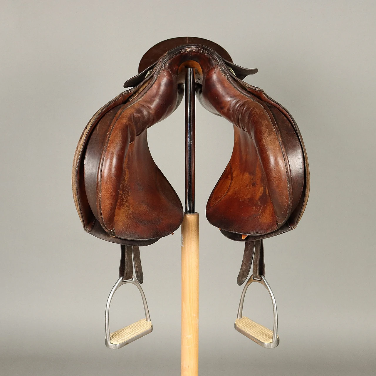 Riding saddle in leather by G. Passier & Sohn Hannover 4