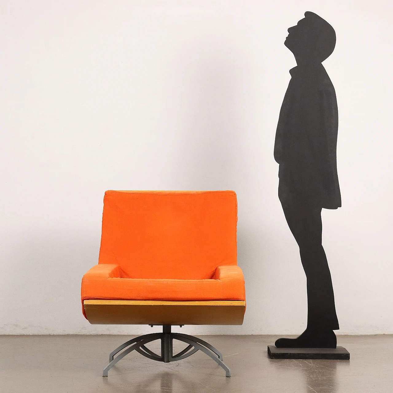 Poltrona arancione con base in compensato curvato e metallo, anni '90 2