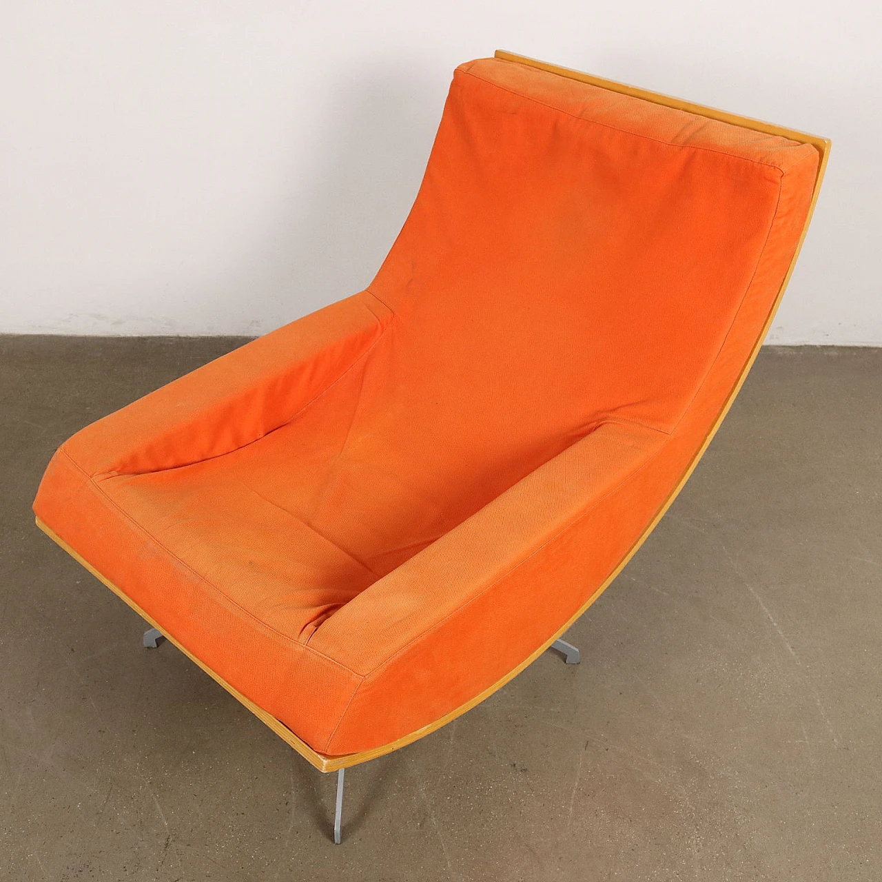 Poltrona arancione con base in compensato curvato e metallo, anni '90 6