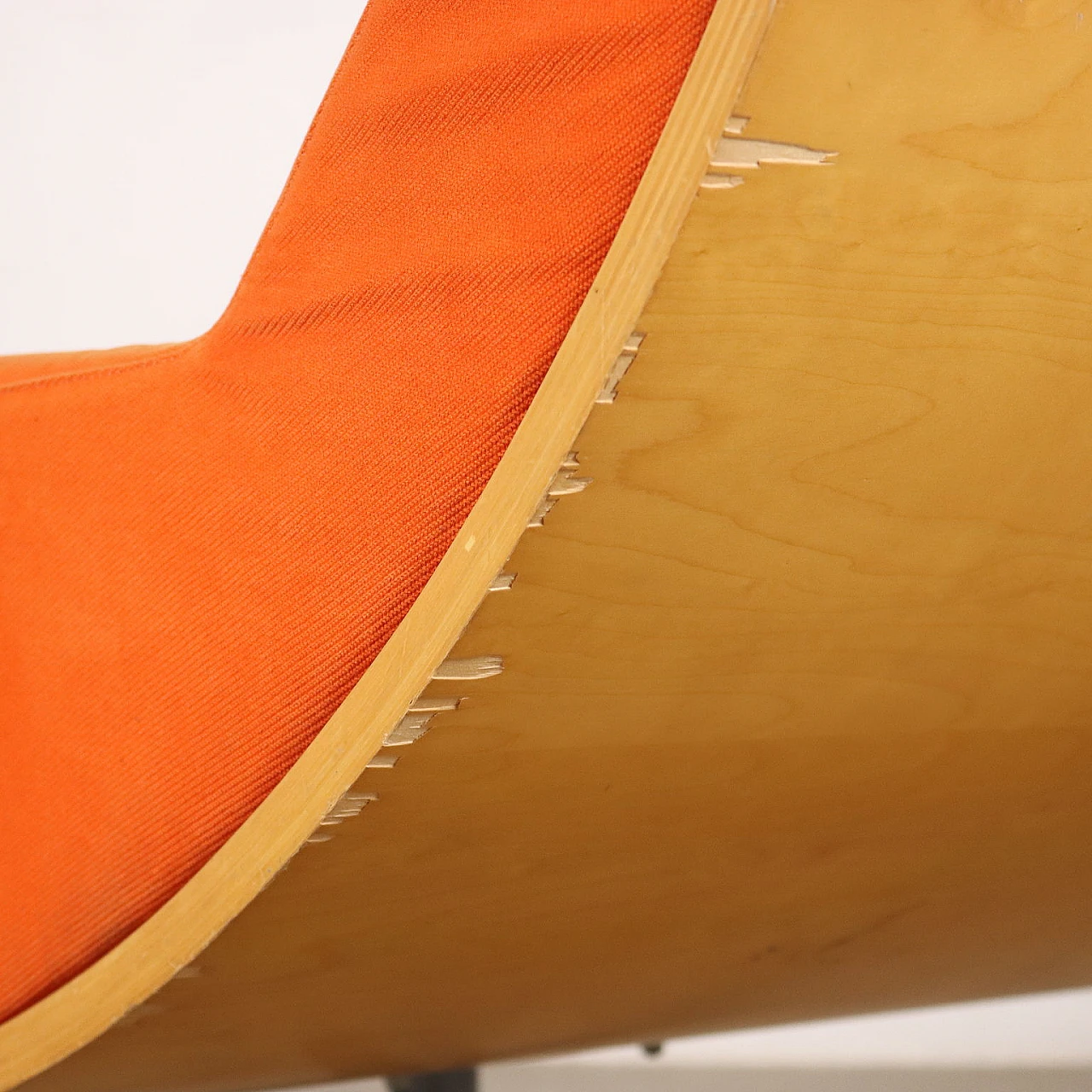 Poltrona arancione con base in compensato curvato e metallo, anni '90 9